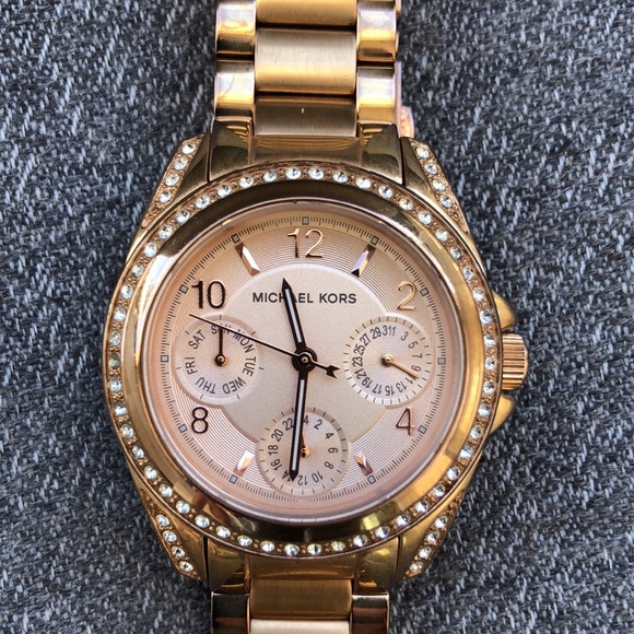 MICHAEL KORS Women's MK 5613 Rose Gold-Tone Stainless Steel Bracelet Watch - Picture 2 of 8